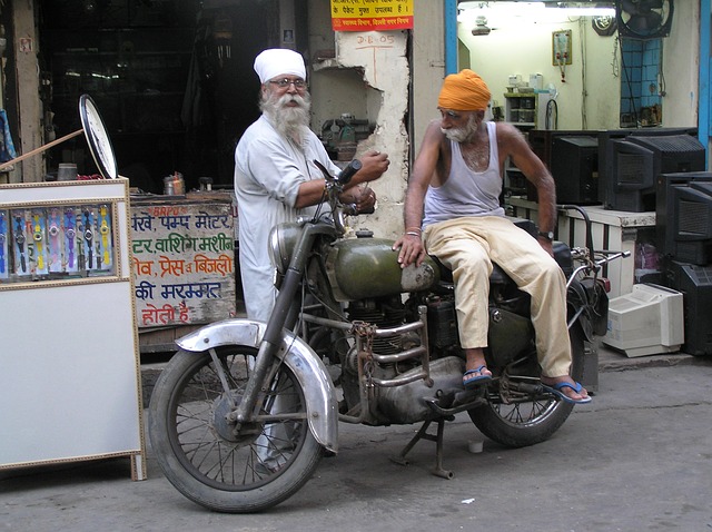 Indickí motocyklisti.jpg